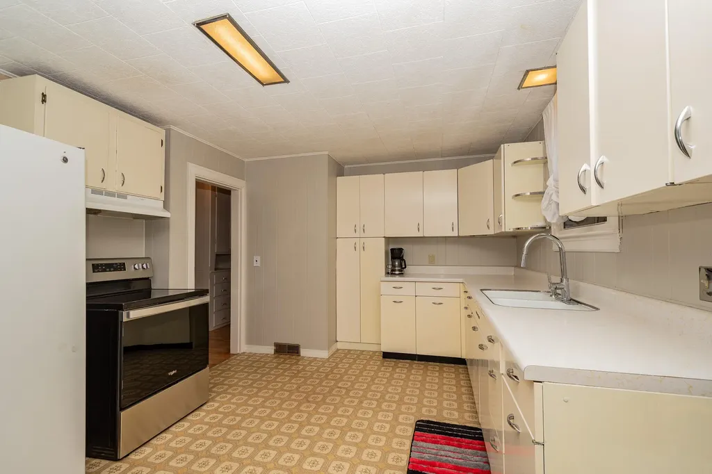 479 Essex Street Dover-foxcroft ME 04426