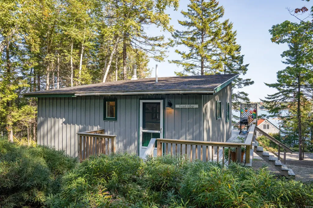 17 Bayberry Lane Tremont ME 04612