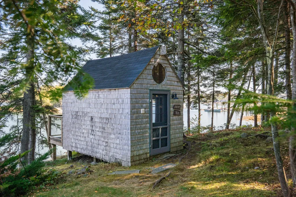 17 Bayberry Lane Tremont ME 04612