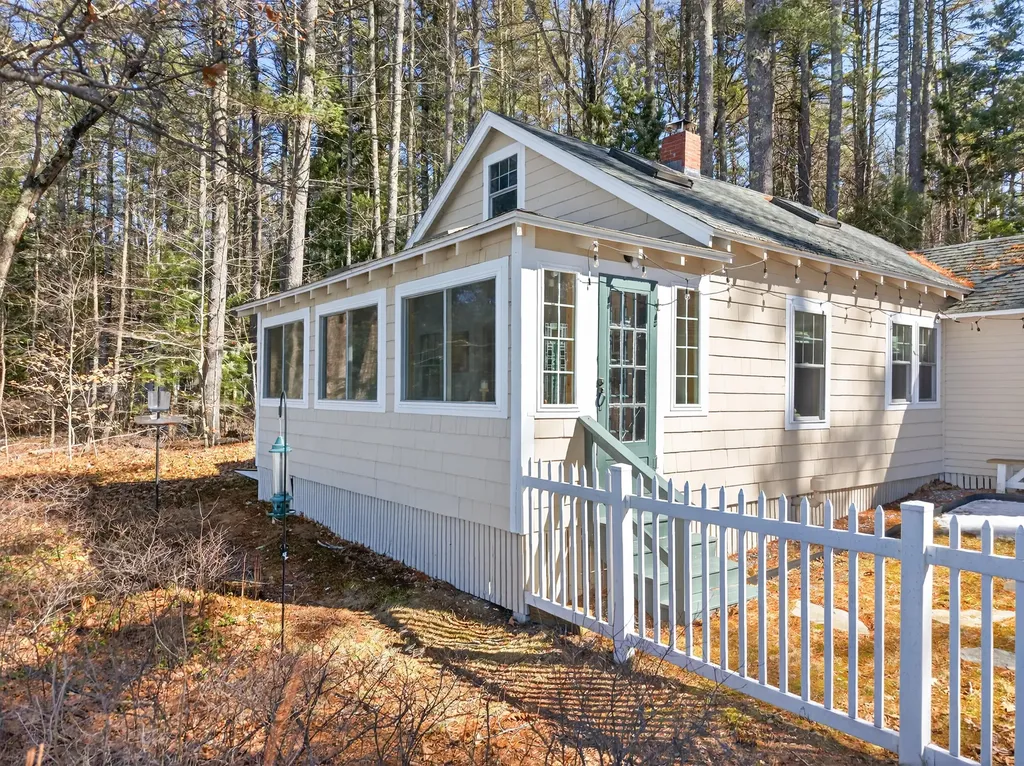 25 Katheryn Boulevard Casco ME 04015