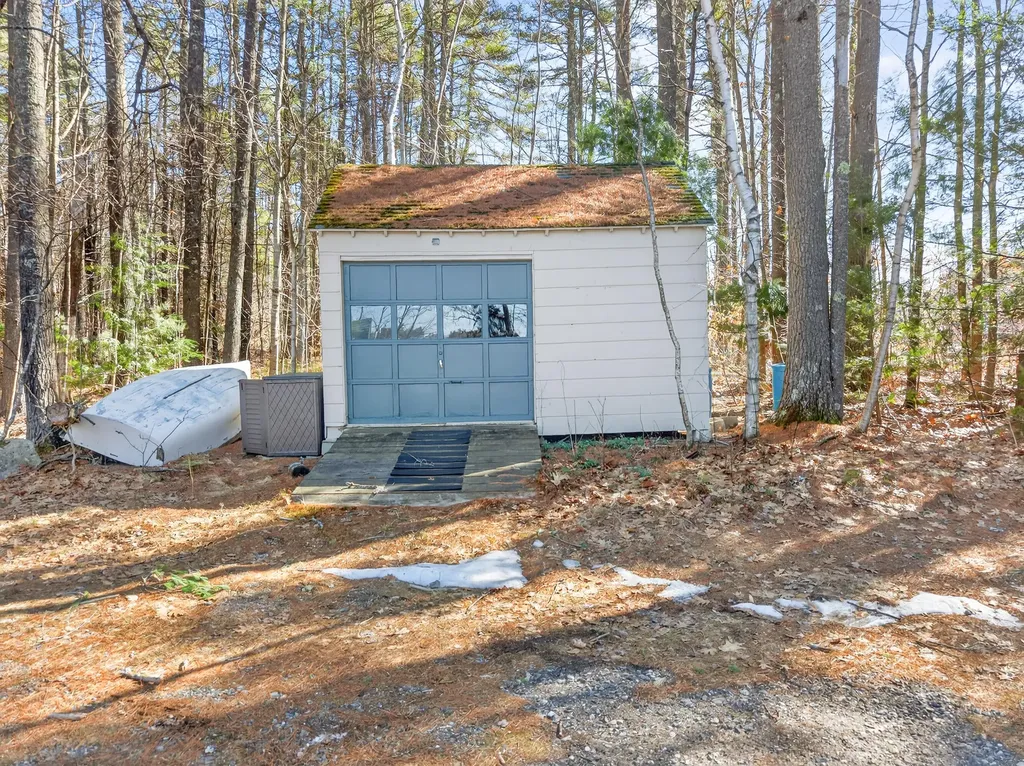25 Katheryn Boulevard Casco ME 04015