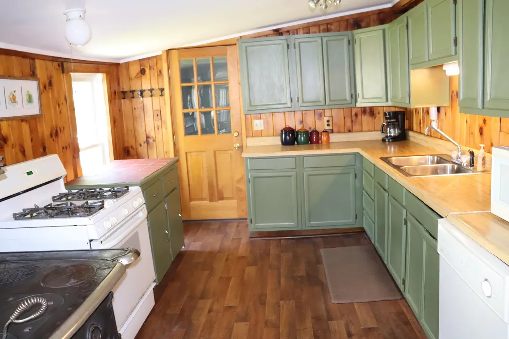 46 Pond Road Eddington ME 04428