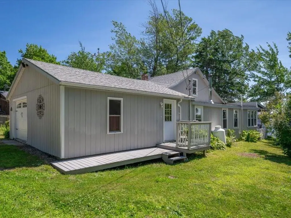 46 Pond Road Eddington ME 04428