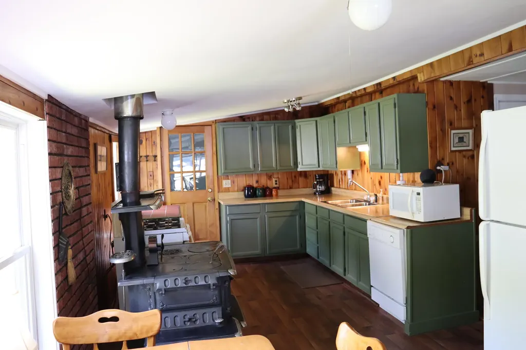 46 Pond Road Eddington ME 04428