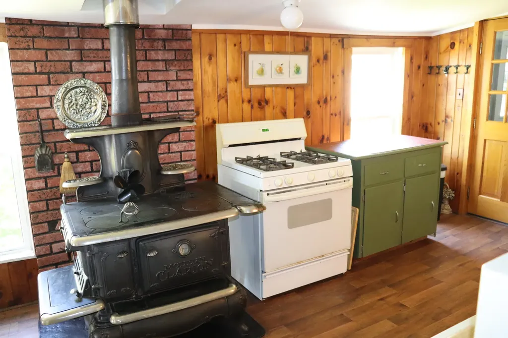 46 Pond Road Eddington ME 04428