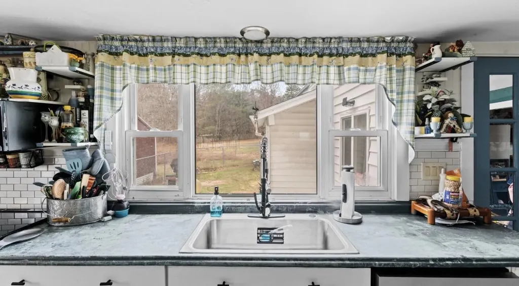 38 Meadow Road Topsham ME 04086