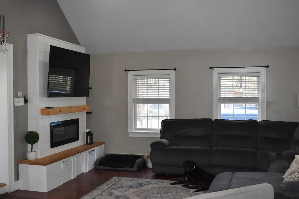 544 Ossipee Trail W Standish ME 04084