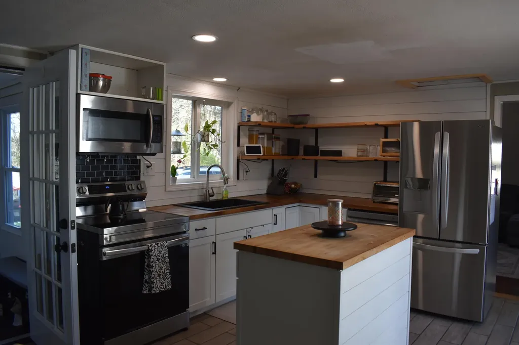 544 Ossipee Trail W Standish ME 04084