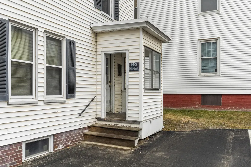 89 Walnut Street Lewiston ME 04240