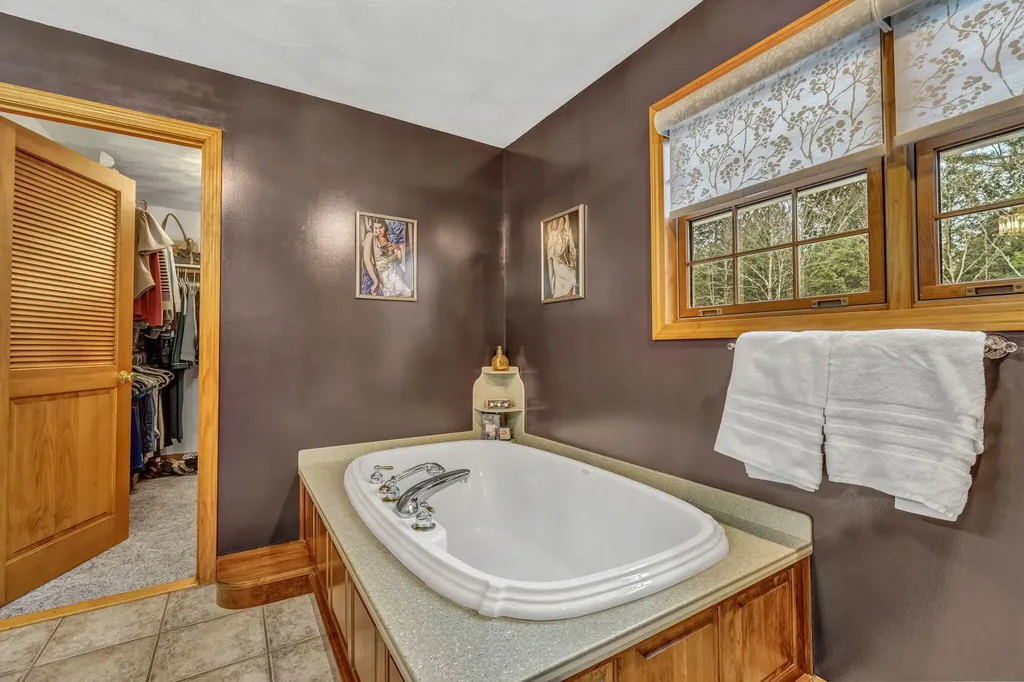 123 Fogg Road Readfield ME 04355
