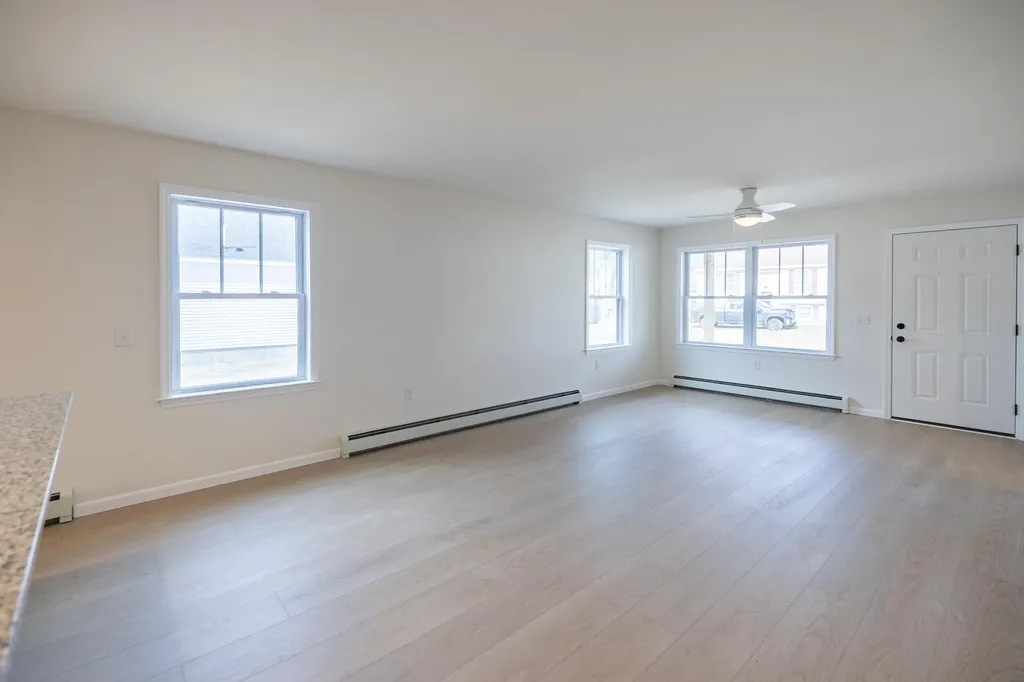 23 Streamside Drive Auburn ME 04210