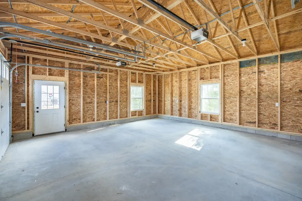 23 Streamside Drive Auburn ME 04210