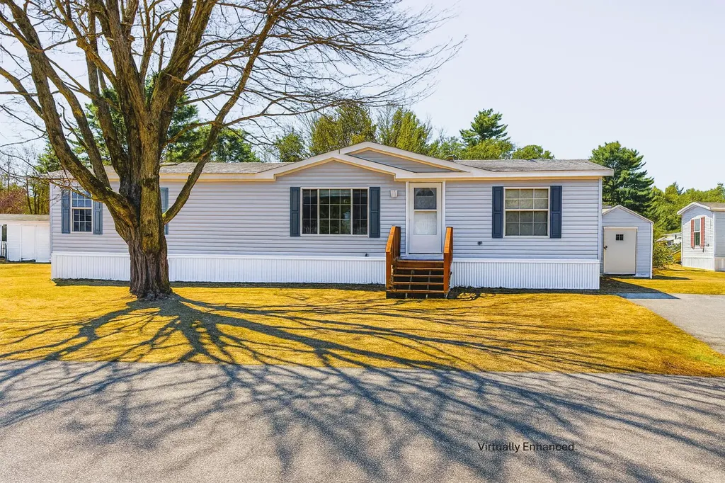 14 Town & Country Drive Lisbon ME 04250