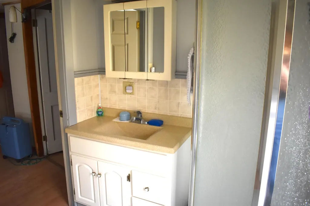 28 Libby Street Lincoln ME 04457
