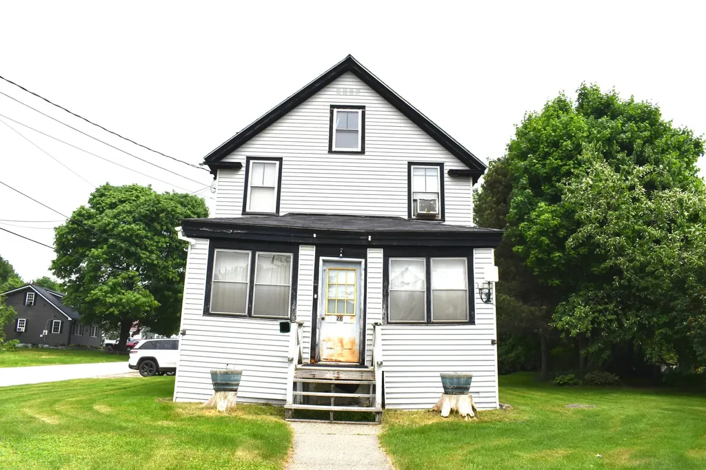28 Libby Street Lincoln ME 04457