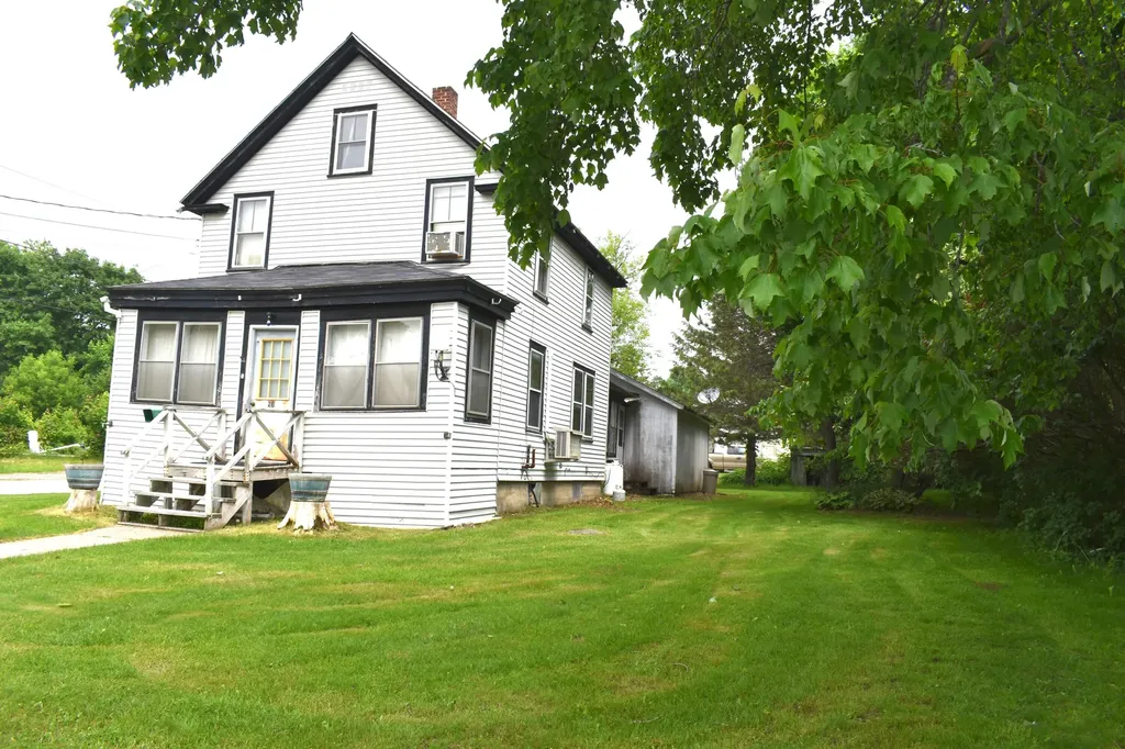 28 Libby Street Lincoln ME 04457