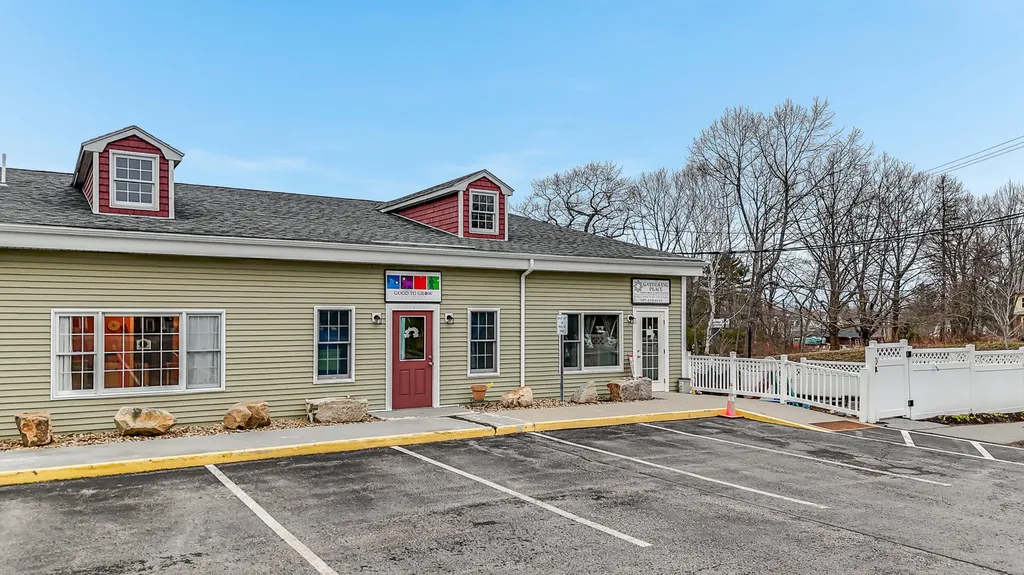 518 U.s. 1 Kittery ME 03904