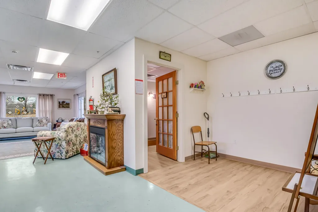 518 U.s. 1 Kittery ME 03904