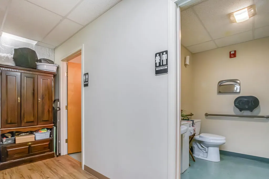 518 U.s. 1 Kittery ME 03904