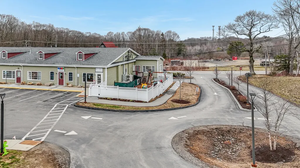 518 U.s. 1 Kittery ME 03904