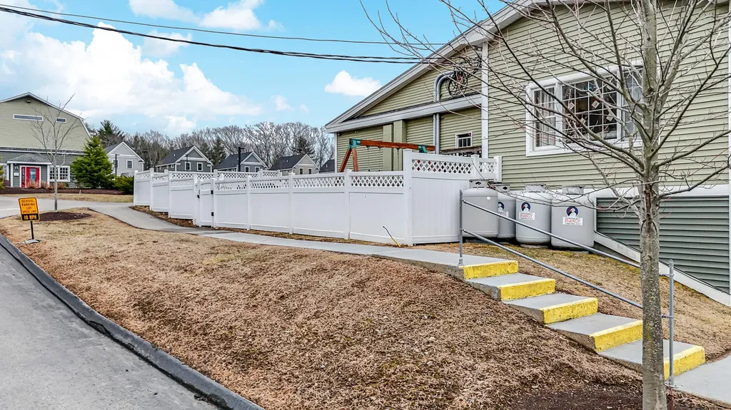 518 U.s. 1 Kittery ME 03904