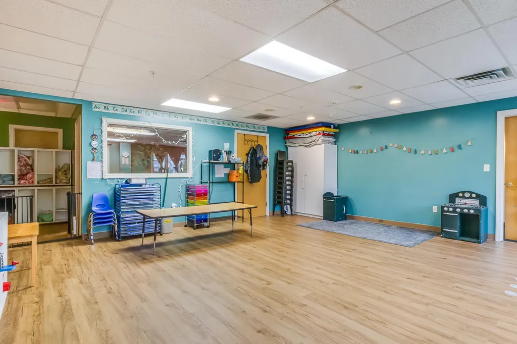 518 U.s. 1 Kittery ME 03904