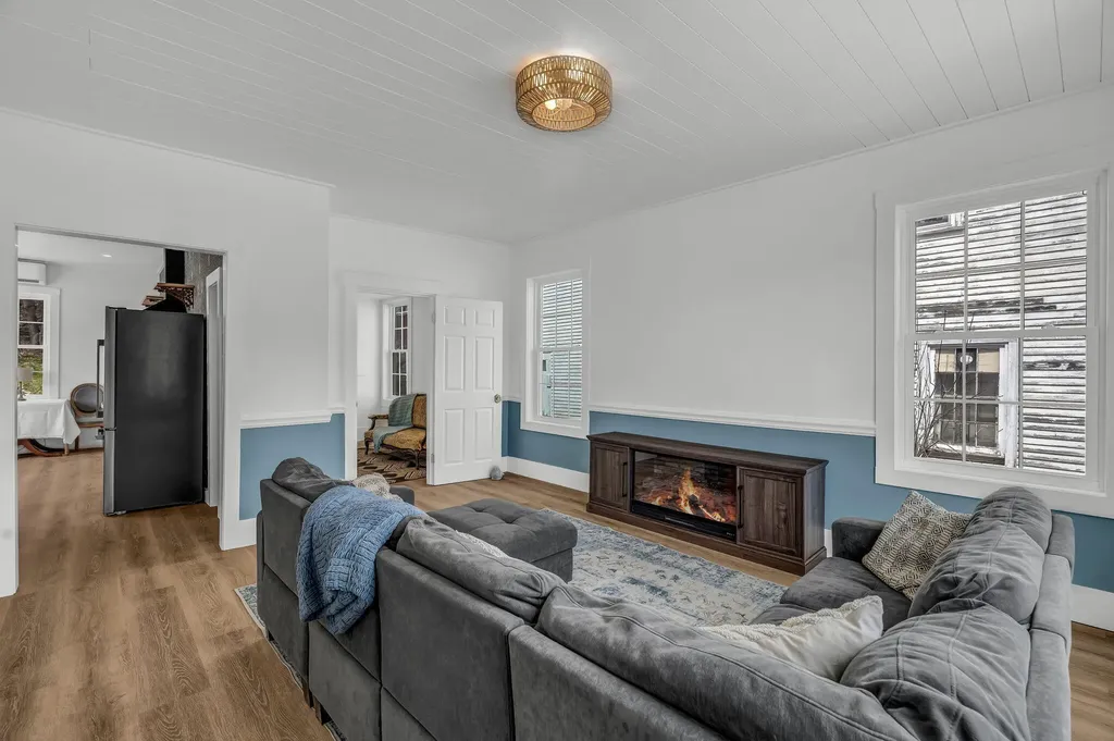 17 Four Rod Road Warren ME 04864