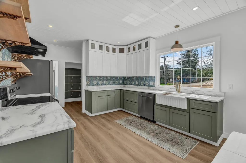 17 Four Rod Road Warren ME 04864