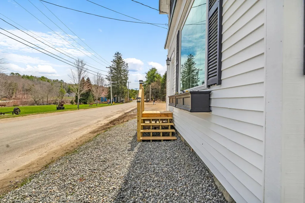 17 Four Rod Road Warren ME 04864