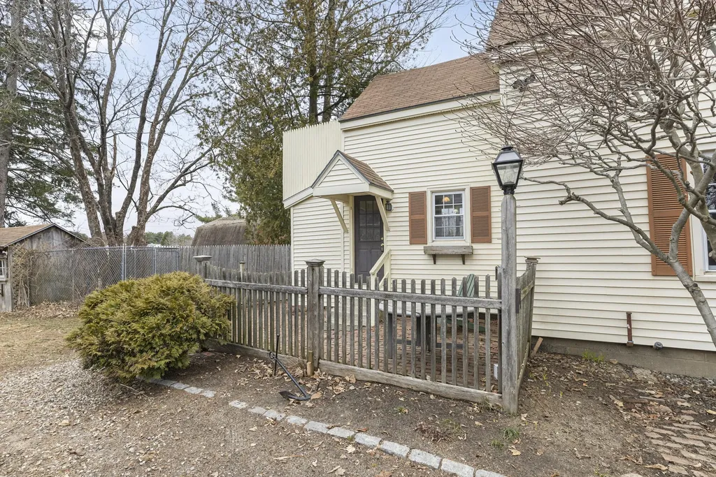 20 Depot Road Falmouth ME 04105