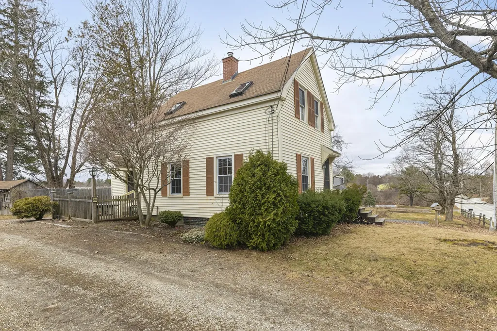 20 Depot Road Falmouth ME 04105