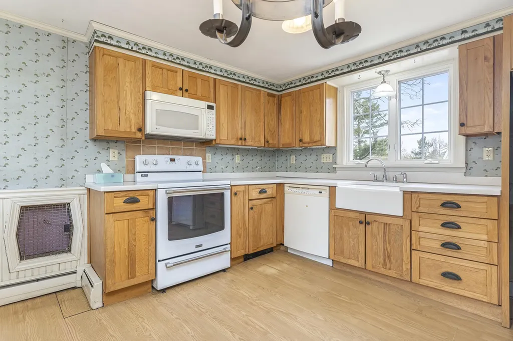 20 Depot Road Falmouth ME 04105
