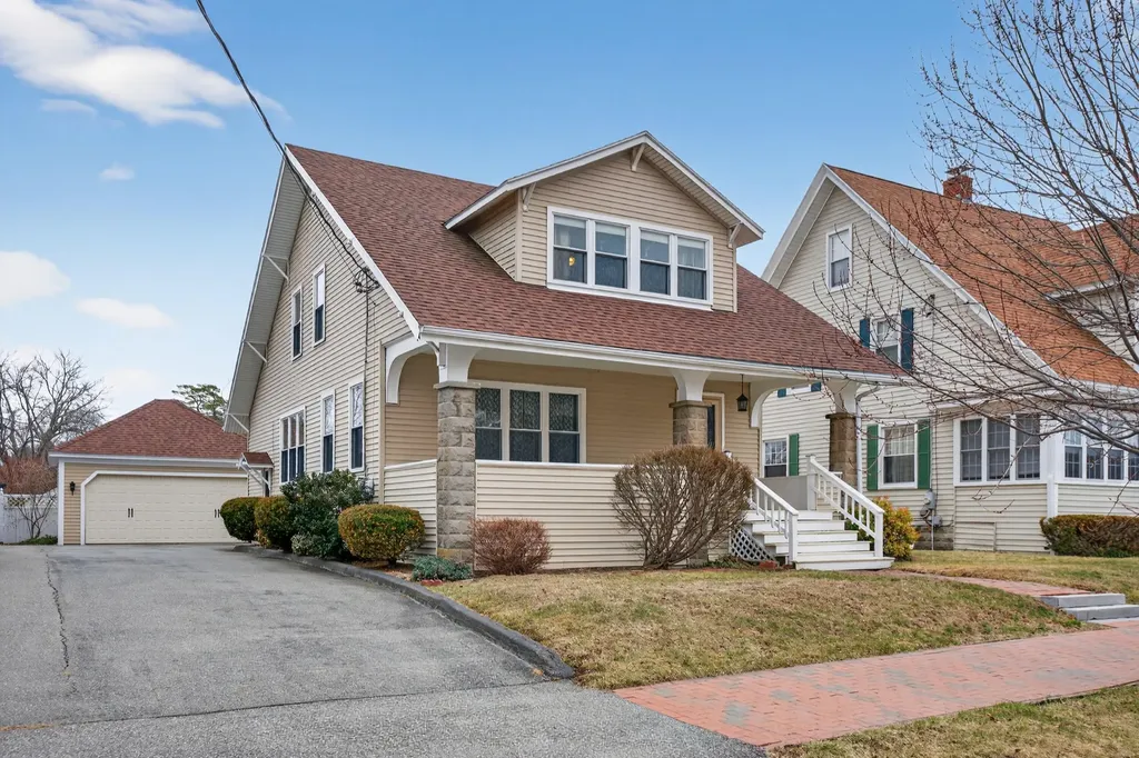36 Colonial Road Portland ME 04102
