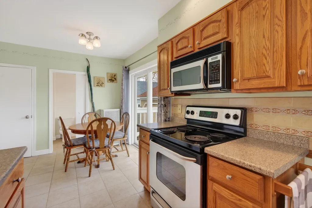 36 Colonial Road Portland ME 04102