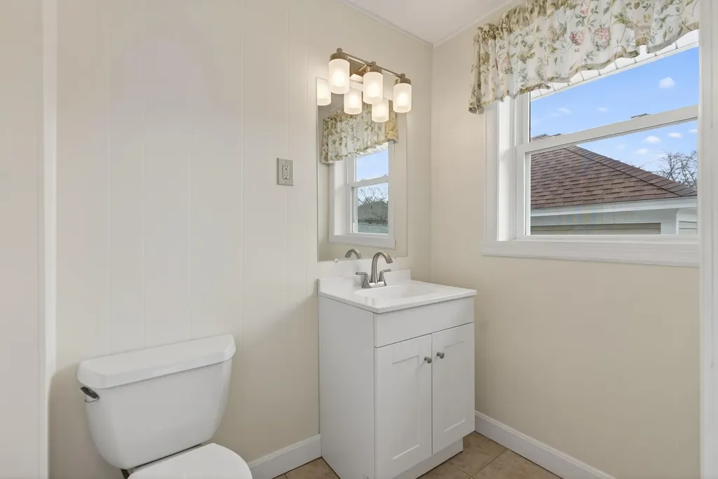 36 Colonial Road Portland ME 04102