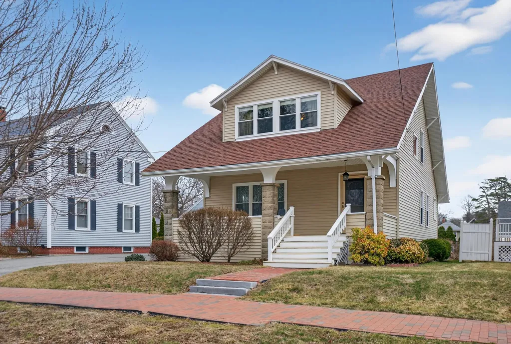 36 Colonial Road Portland ME 04102