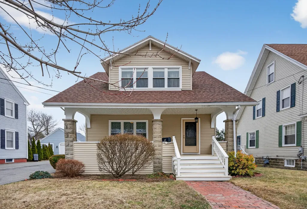 36 Colonial Road Portland ME 04102