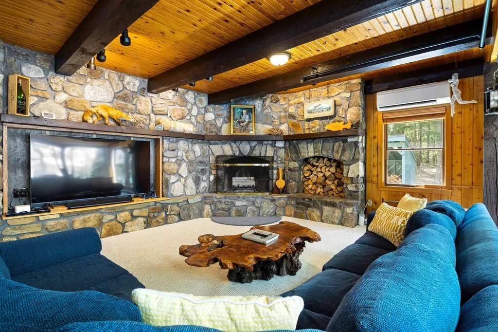 480 Point Drive Mount Vernon ME 04352