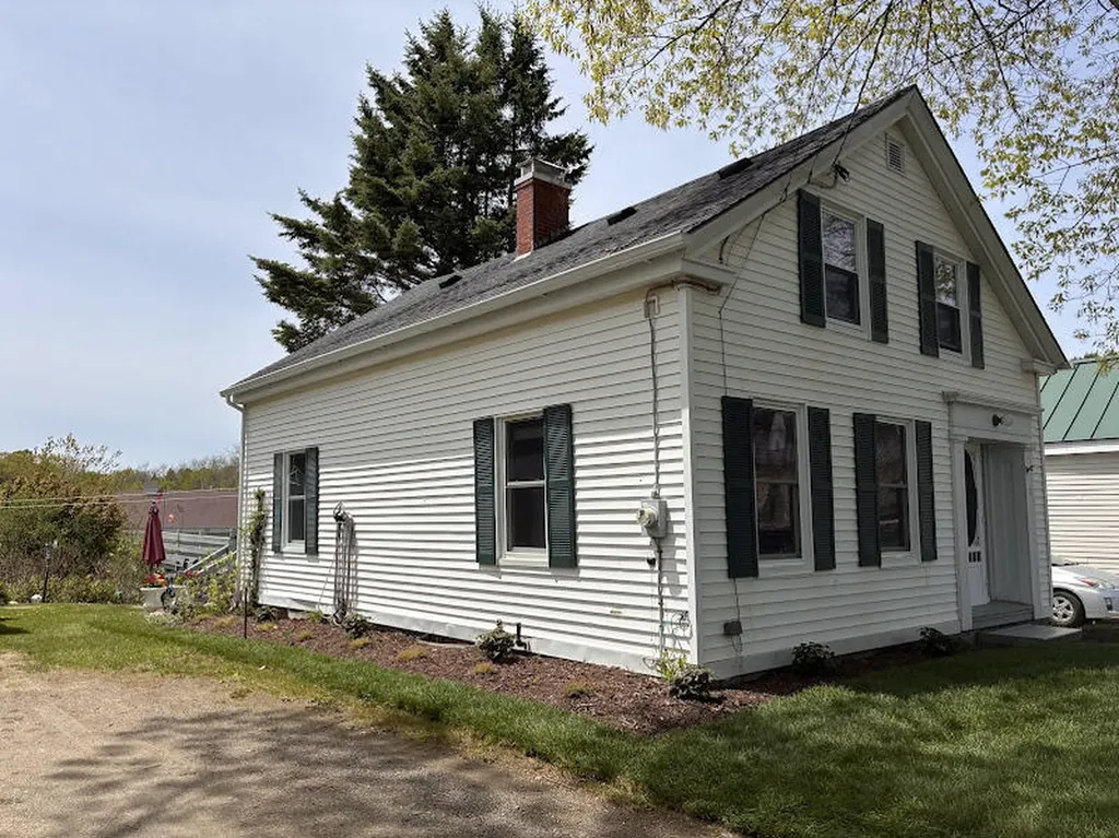 11 Church Street Winterport ME 04496