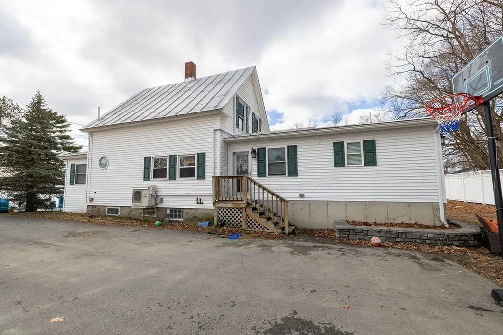 8 Spring Street Madison ME 04950