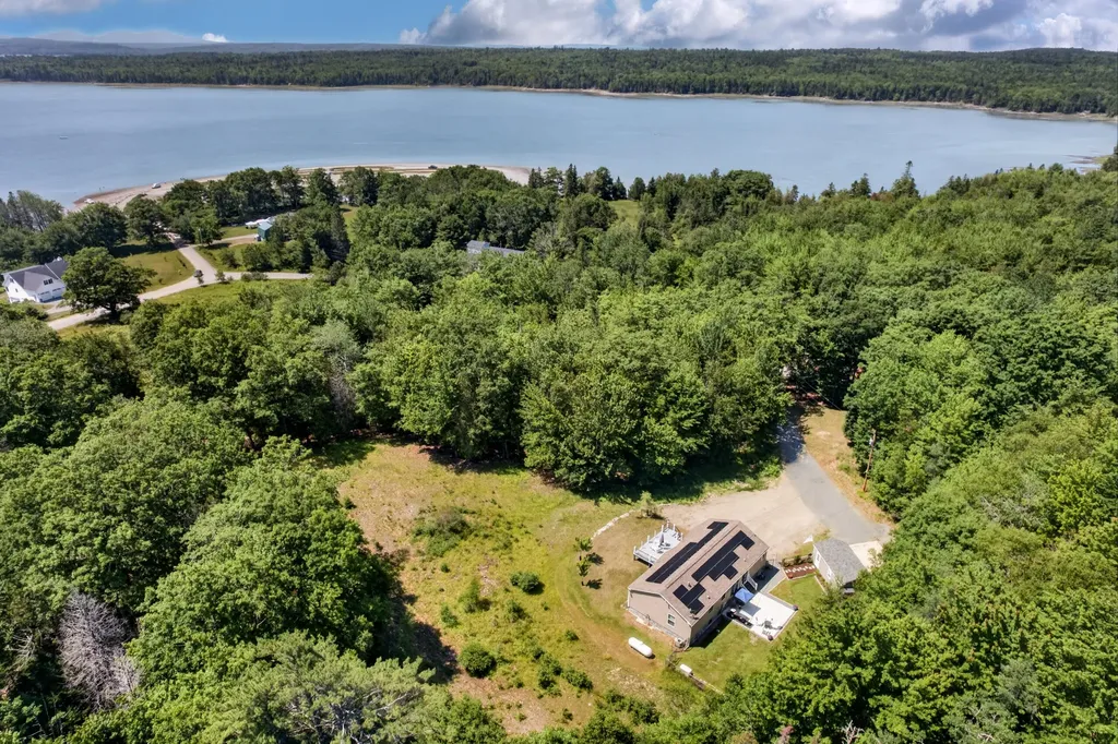 112 Raccoon Cove Road Lamoine ME 04605