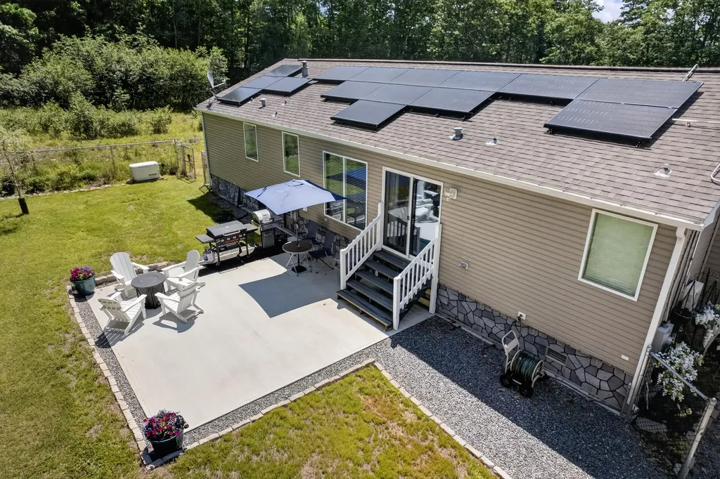 112 Raccoon Cove Road Lamoine ME 04605