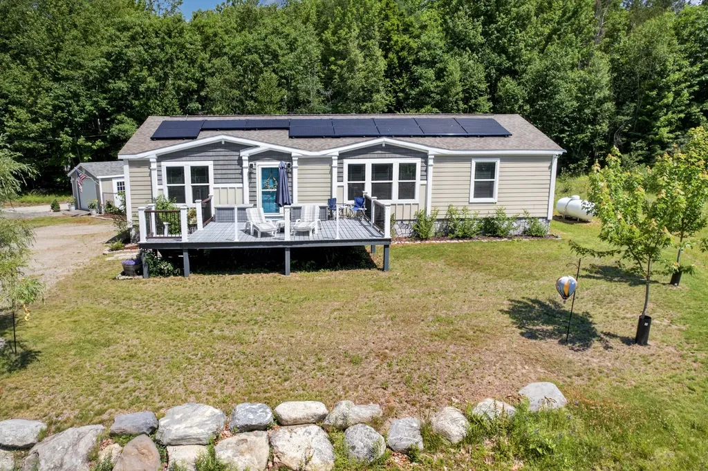 112 Raccoon Cove Road Lamoine ME 04605