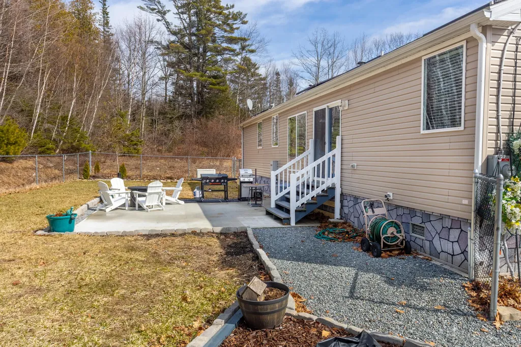 112 Raccoon Cove Road Lamoine ME 04605