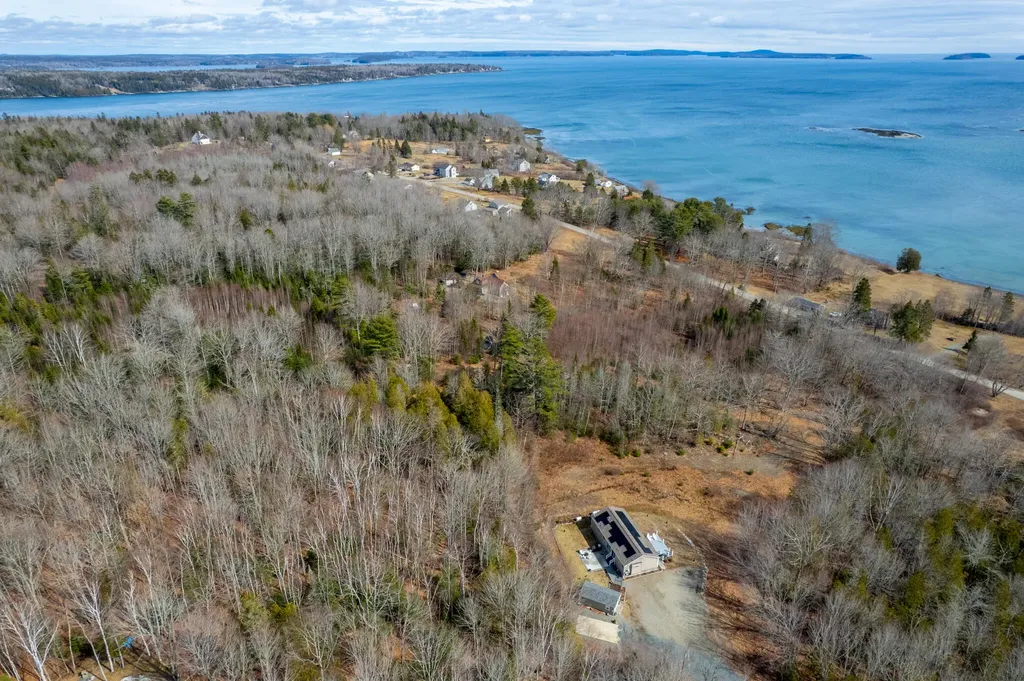 112 Raccoon Cove Road Lamoine ME 04605