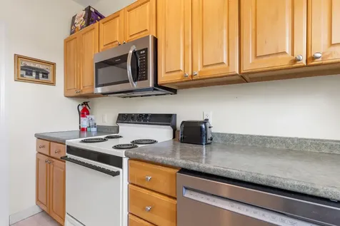 9 E Grand Avenue Scarborough ME 04074