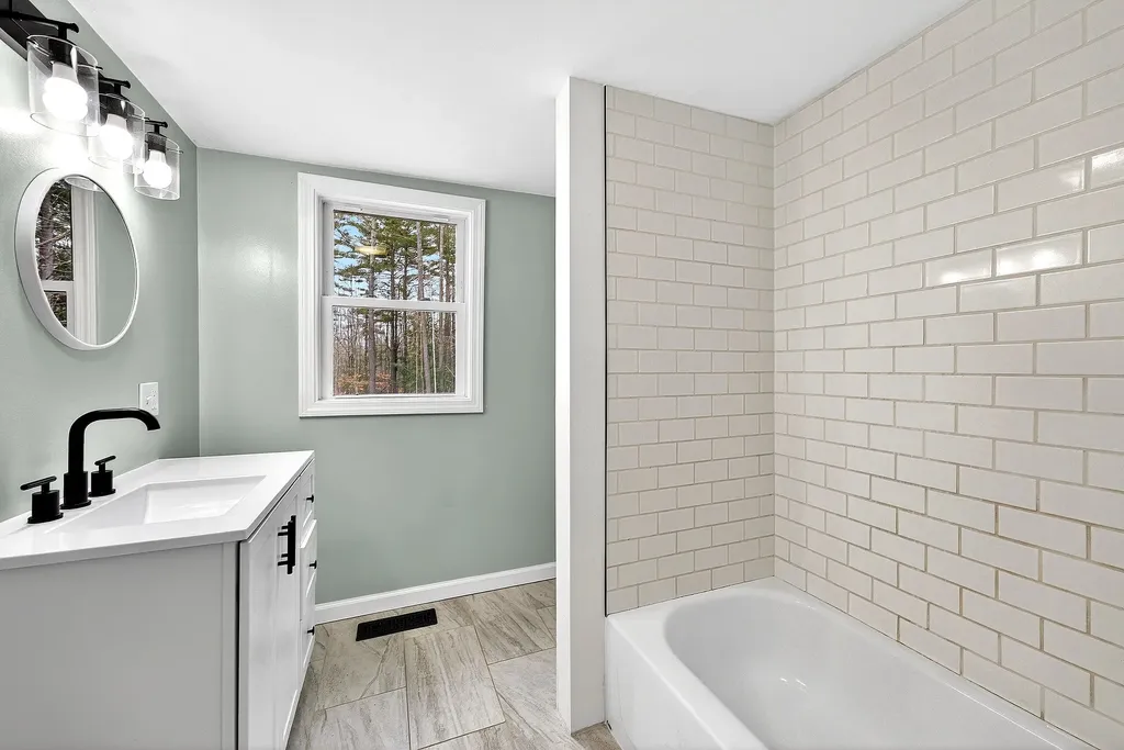 548 North Road Mount Vernon ME 04352