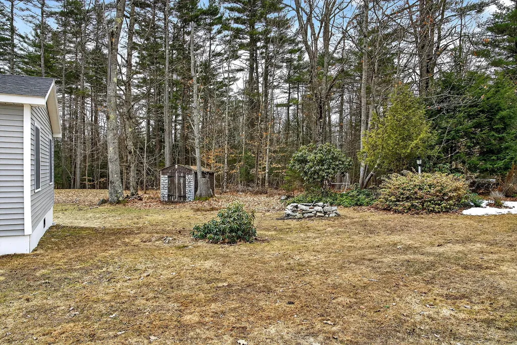 548 North Road Mount Vernon ME 04352