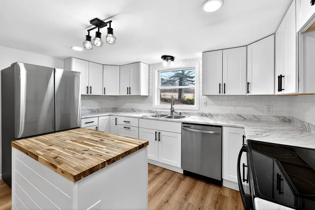 548 North Road Mount Vernon ME 04352