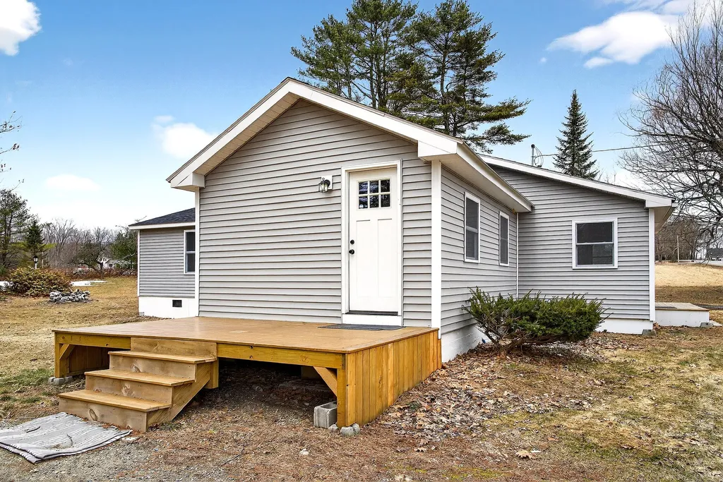 548 North Road Mount Vernon ME 04352